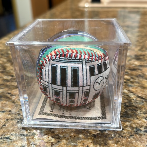 Unforgettaball! Yankee Stadium limited edition baseball, shelf decor - Picture 5 of 6